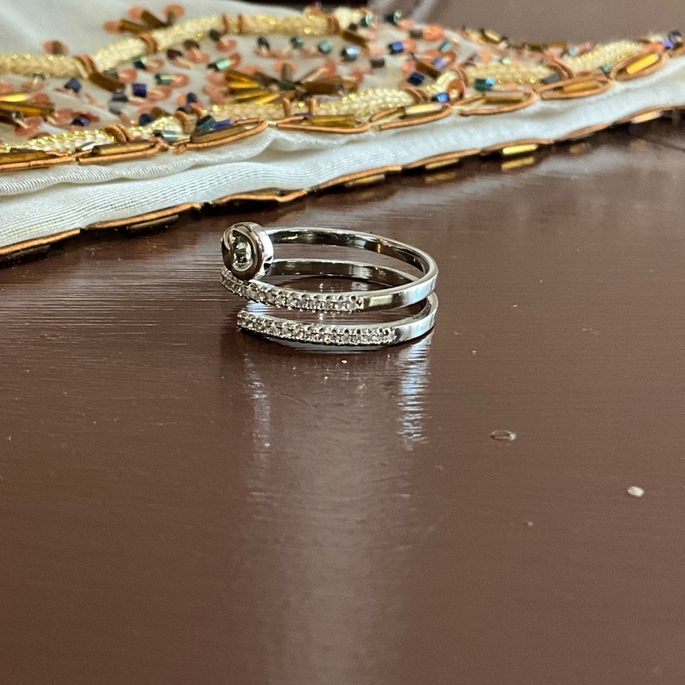 Elegant Silver Ring with Crystal Accent 9 - Picture 4 of 10